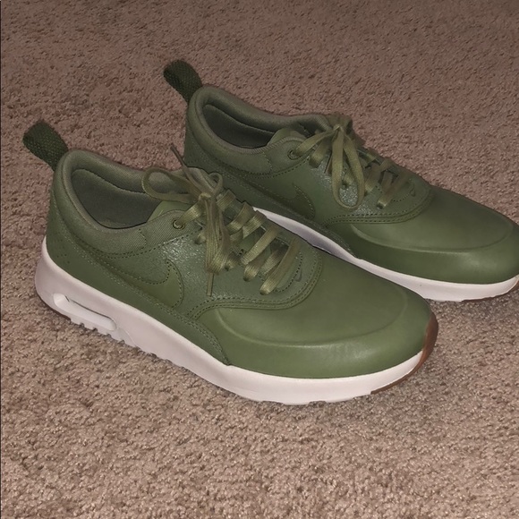 nike air max thea olive green